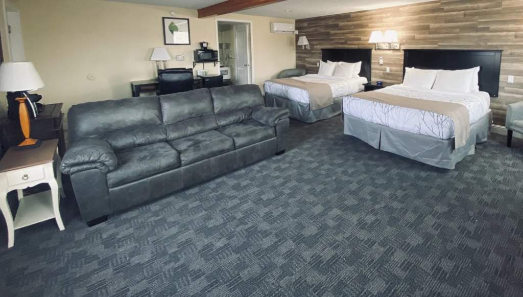 Three Queen Beds