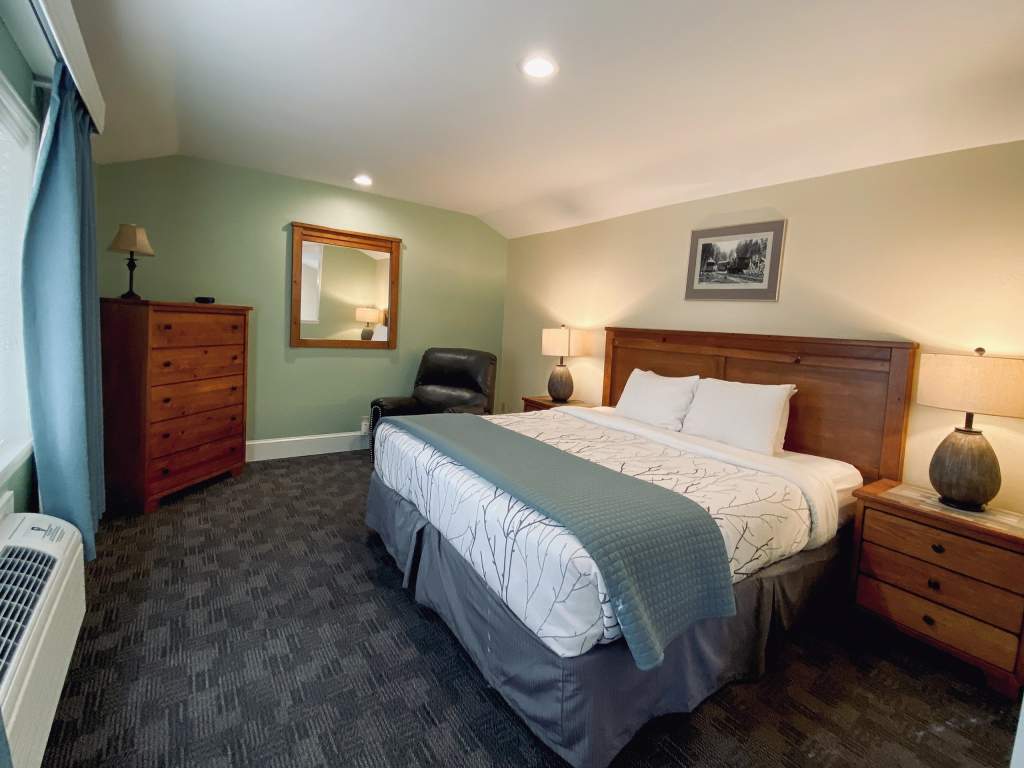 deluxe king cottage room