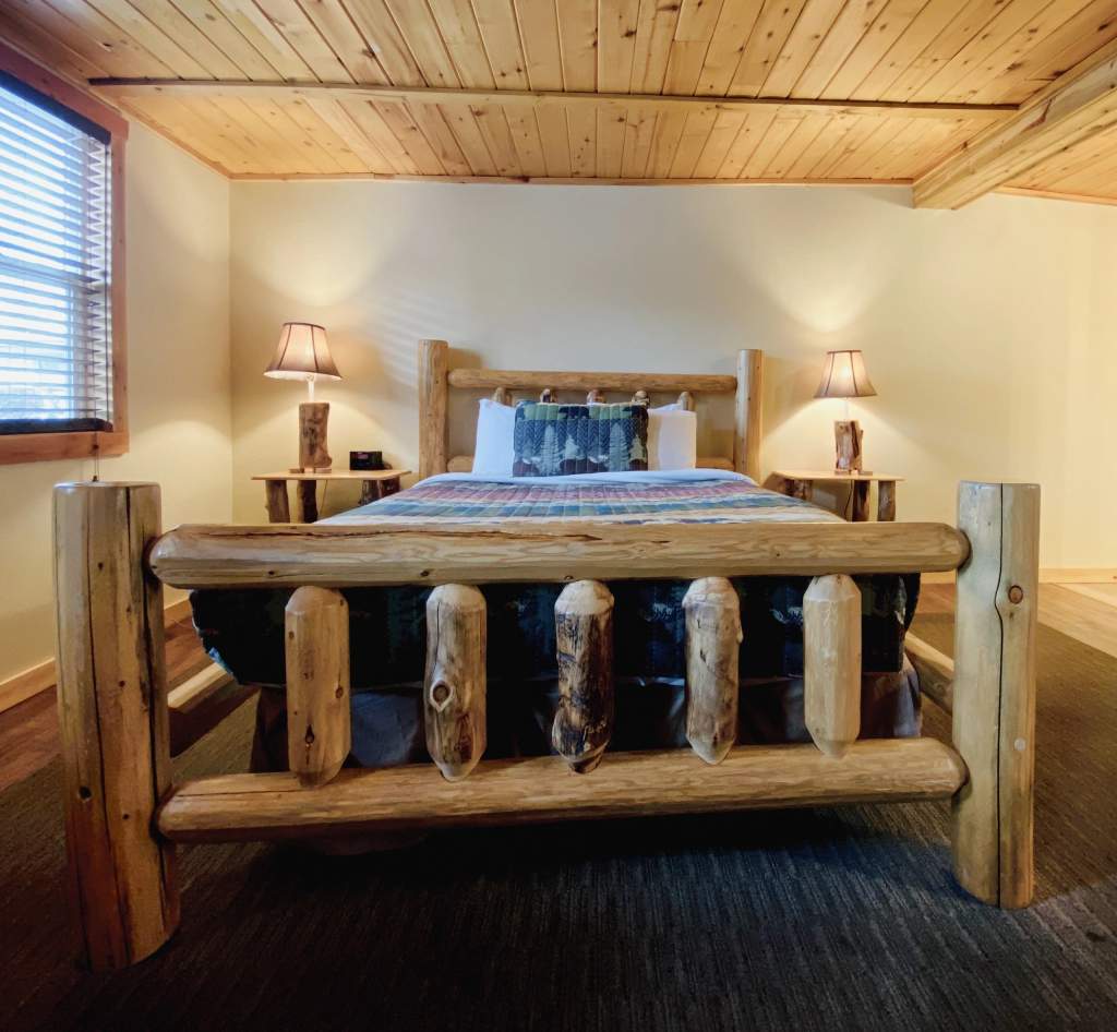deluxe queen cottage bed