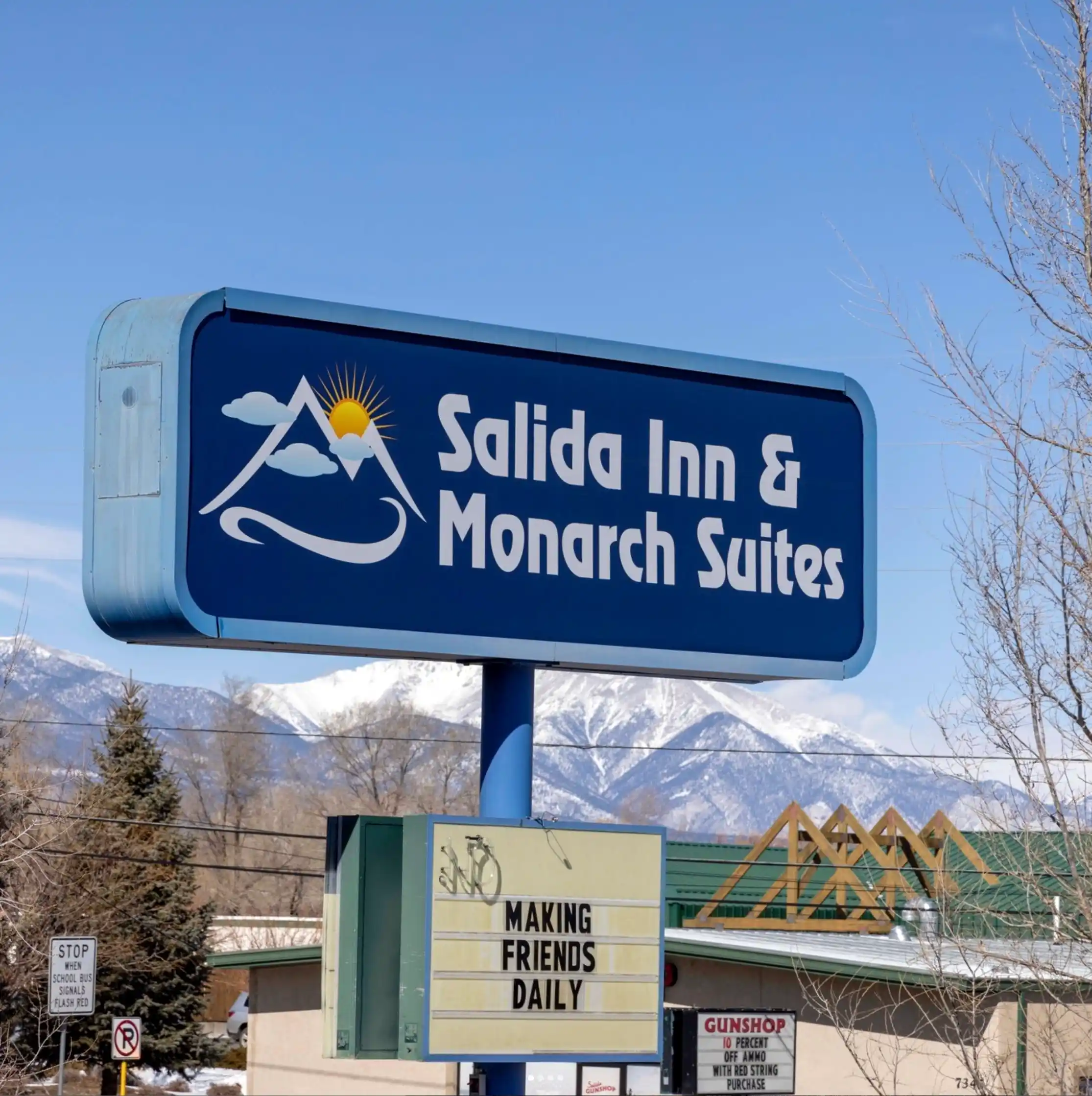 Salida Inn & Monarch Suites Sign